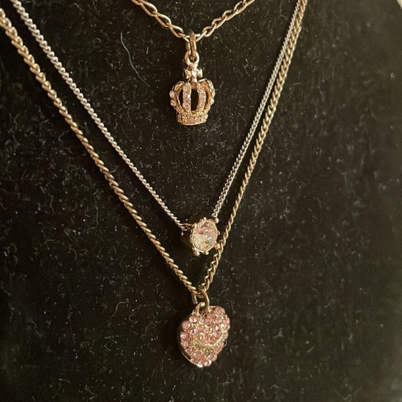 Triple strand gold tone necklace w/3-0.5” prong set Austrian crystal pendants - Picture 9 of 14